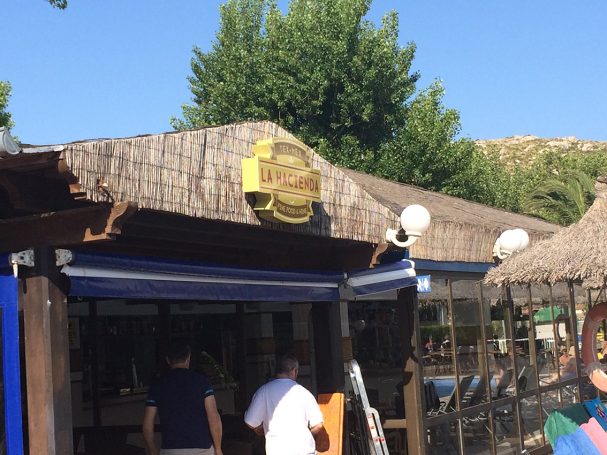 Cartel luminoso para restaurante La Hacienda